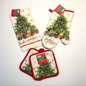 NWT Seasons Greetings Kitchen Potholder Towel Set